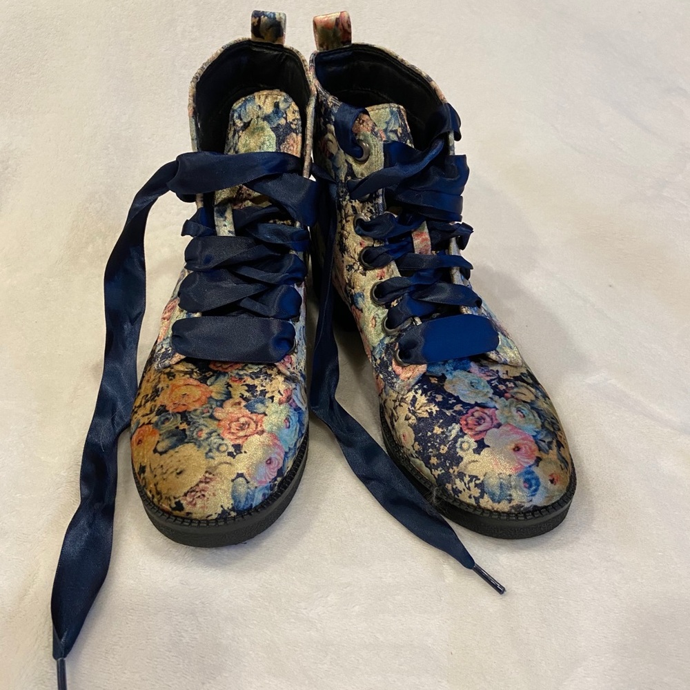 Floral Velvet Lace-up Combat Boot; Sz. 7